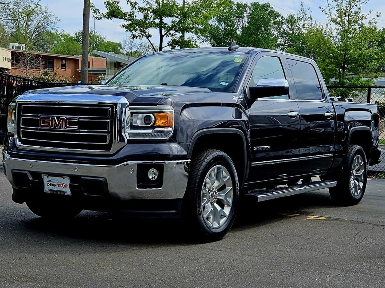 GMC Sierra 1500 4WD Crew Cab 143.5" SLT 2015