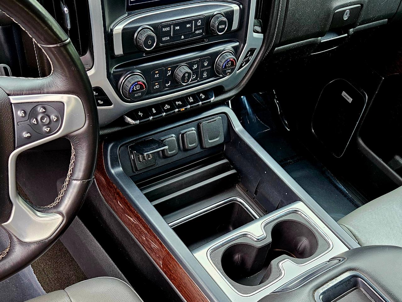 GMC Sierra 1500 4WD Crew Cab 143.5" SLT 2015