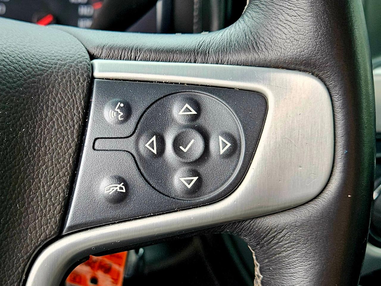 GMC Sierra 1500 4WD Crew Cab 143.5" SLT 2015