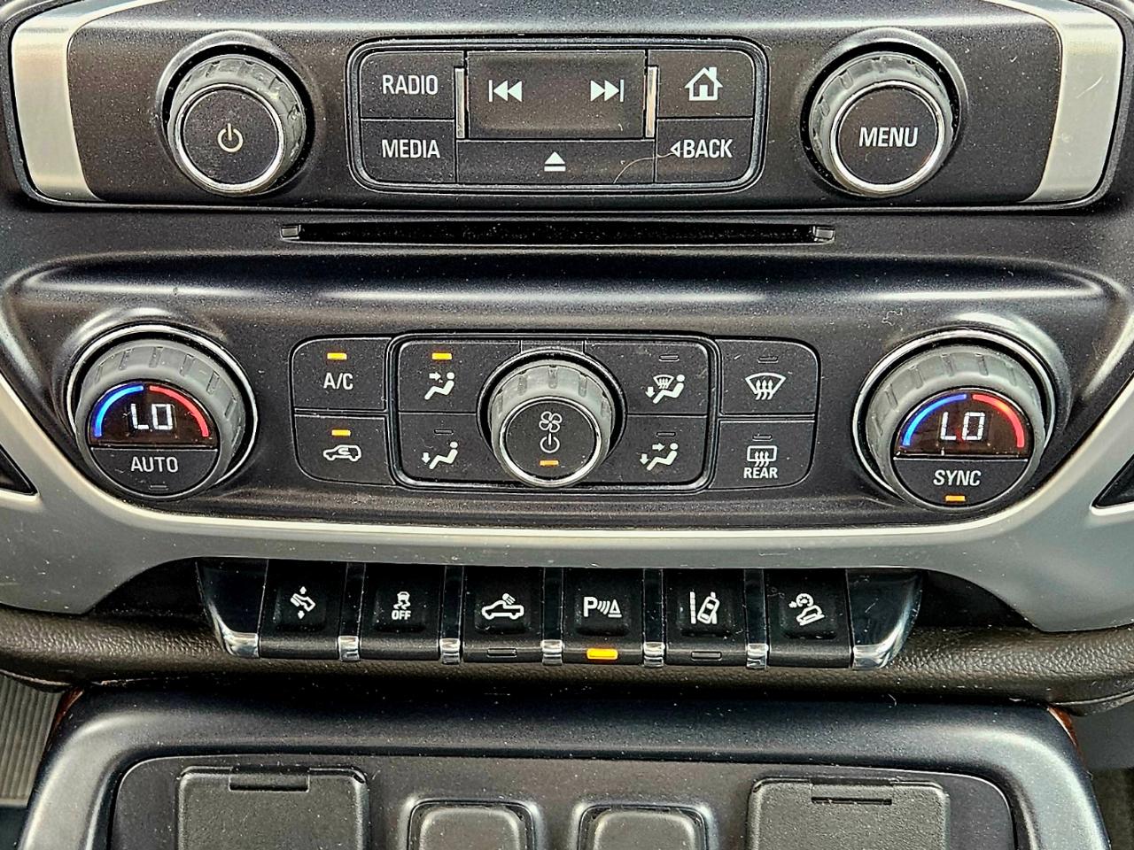 GMC Sierra 1500 4WD Crew Cab 143.5" SLT 2015