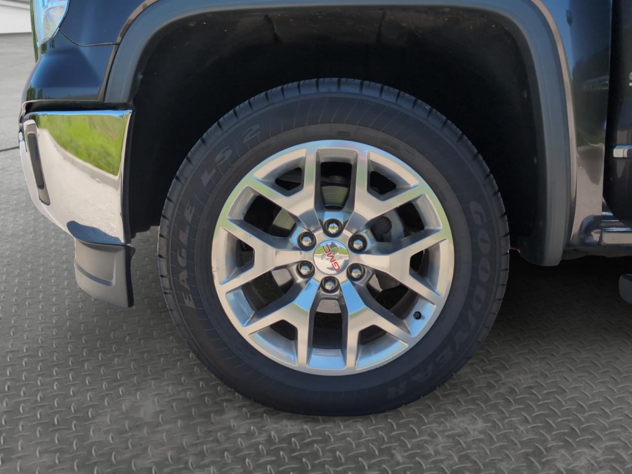 GMC Sierra 1500 4WD Crew Cab 143.5" SLT 2015