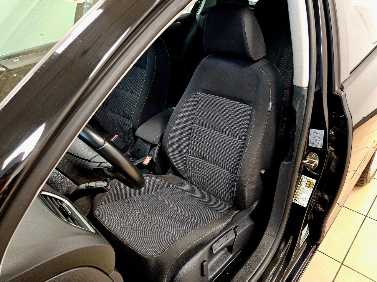 Volkswagen Golf 4dr HB DSG TDI w/Tech Pkg 2013