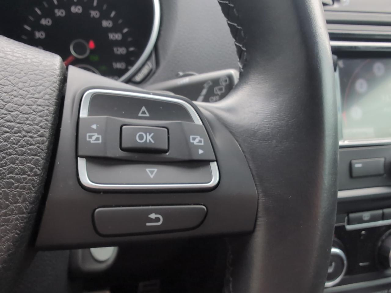 Volkswagen Golf 4dr HB DSG TDI w/Tech Pkg 2013