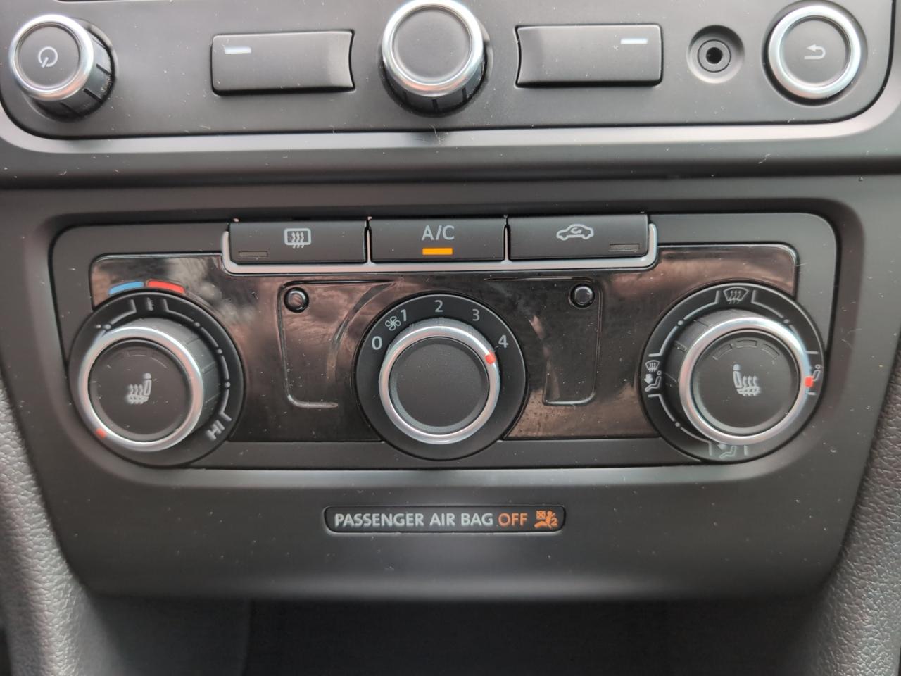 Volkswagen Golf 4dr HB DSG TDI w/Tech Pkg 2013