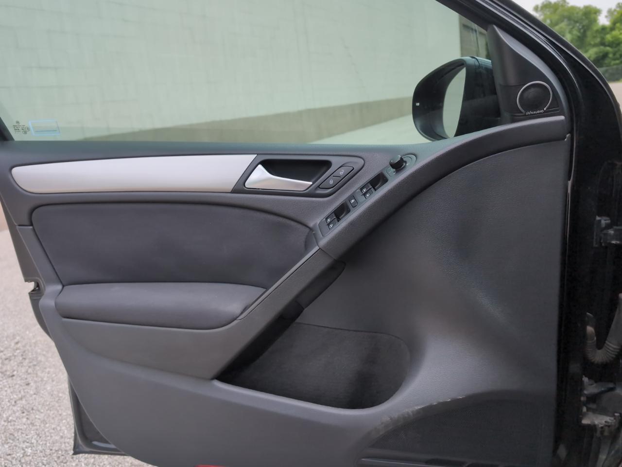 Volkswagen Golf 4dr HB DSG TDI w/Tech Pkg 2013