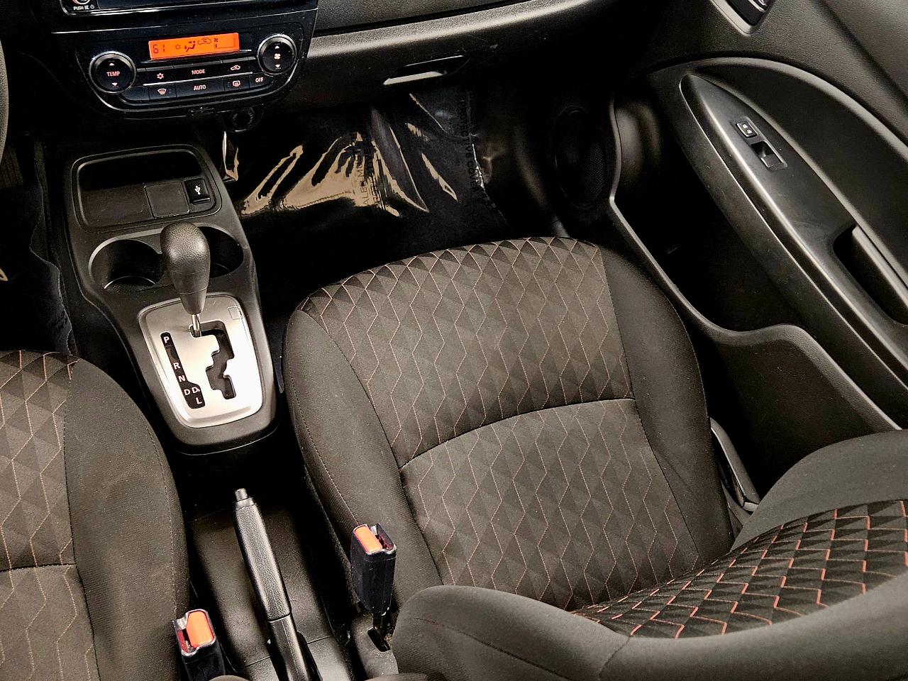 Mitsubishi Mirage ES CVT 2022