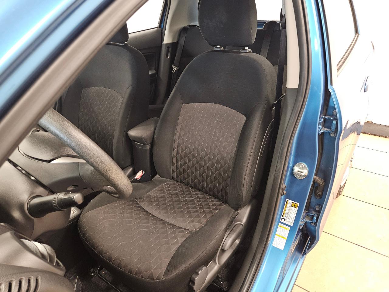 Mitsubishi Mirage ES CVT 2022