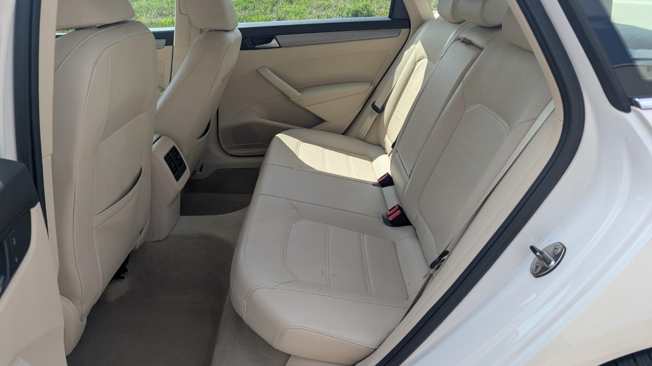 Volkswagen Passat 4dr Sdn 1.8T Auto SE 2014