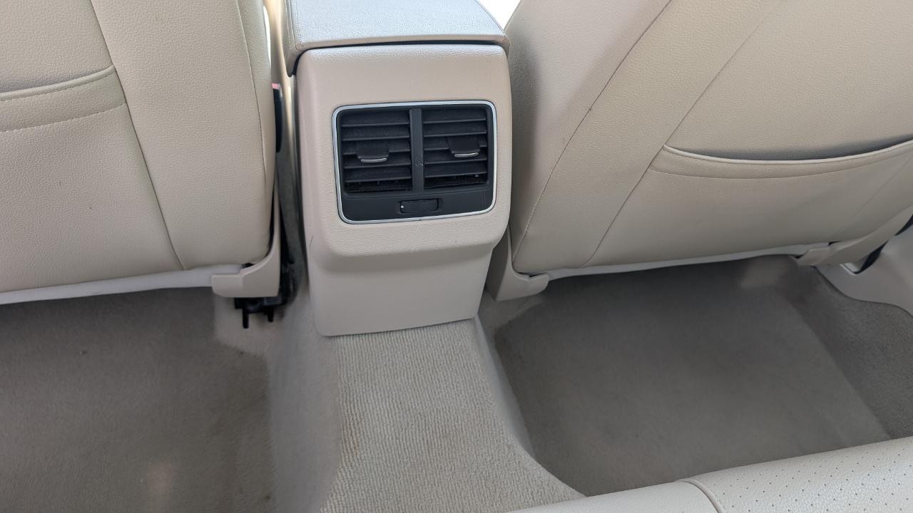 Volkswagen Passat 4dr Sdn 1.8T Auto SE 2014