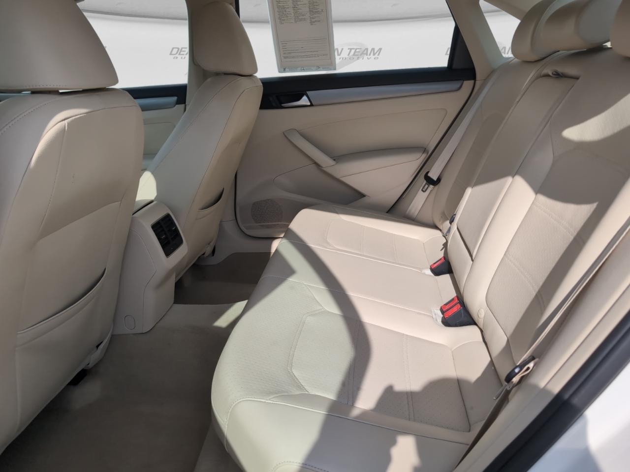 Volkswagen Passat 4dr Sdn 1.8T Auto SE 2014