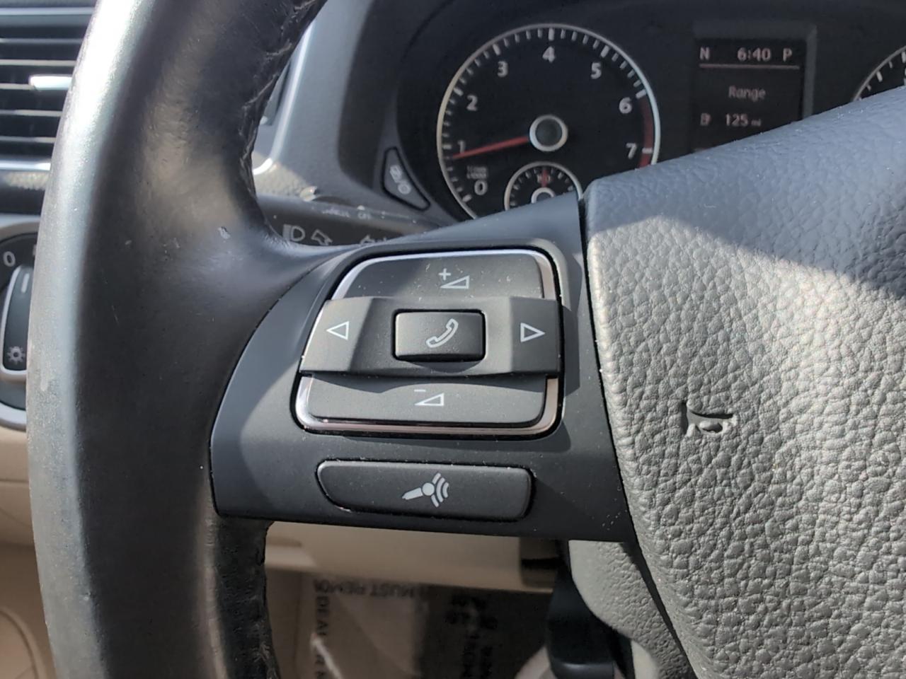 Volkswagen Passat 4dr Sdn 1.8T Auto SE 2014