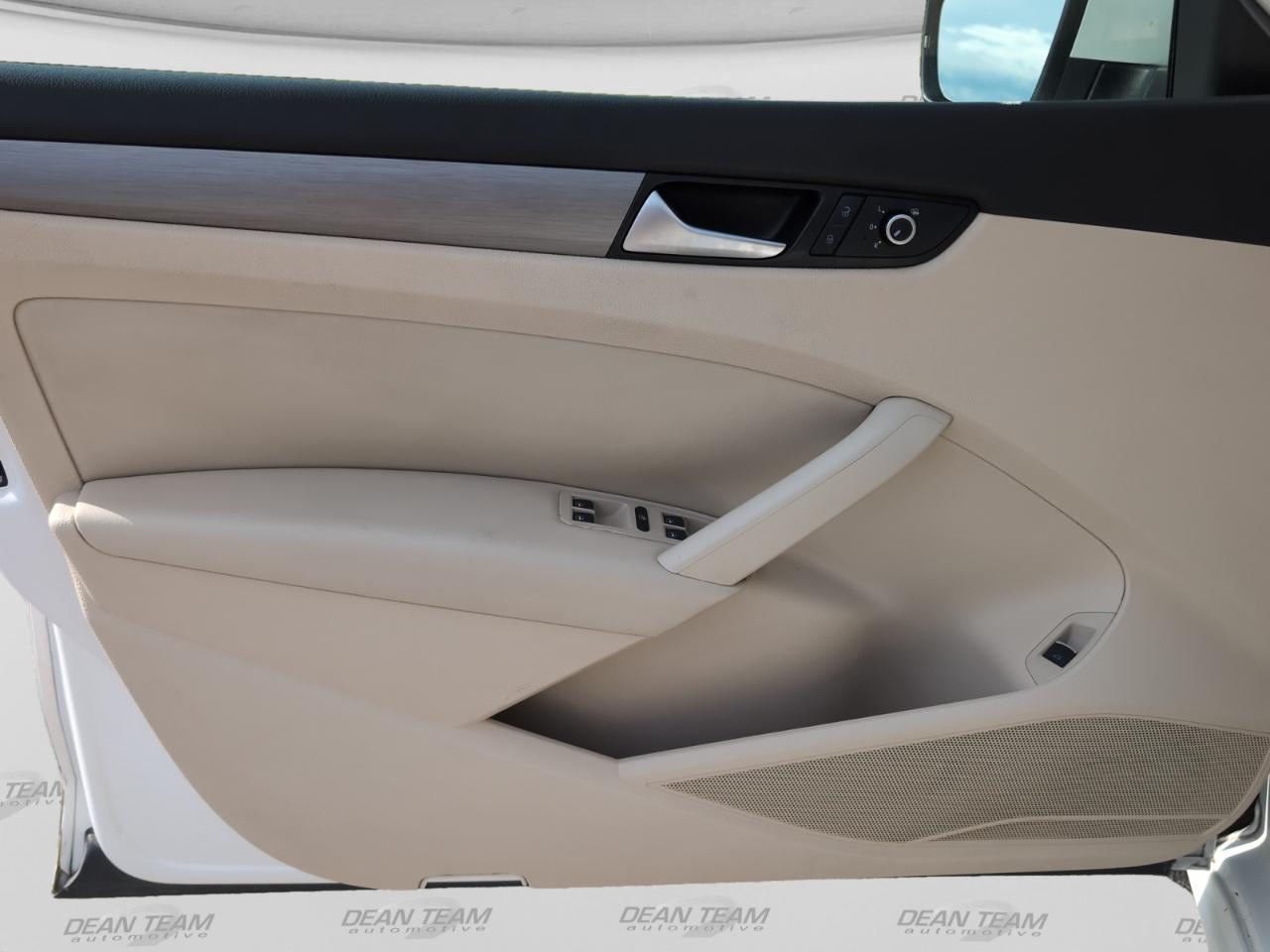 Volkswagen Passat 4dr Sdn 1.8T Auto SE 2014