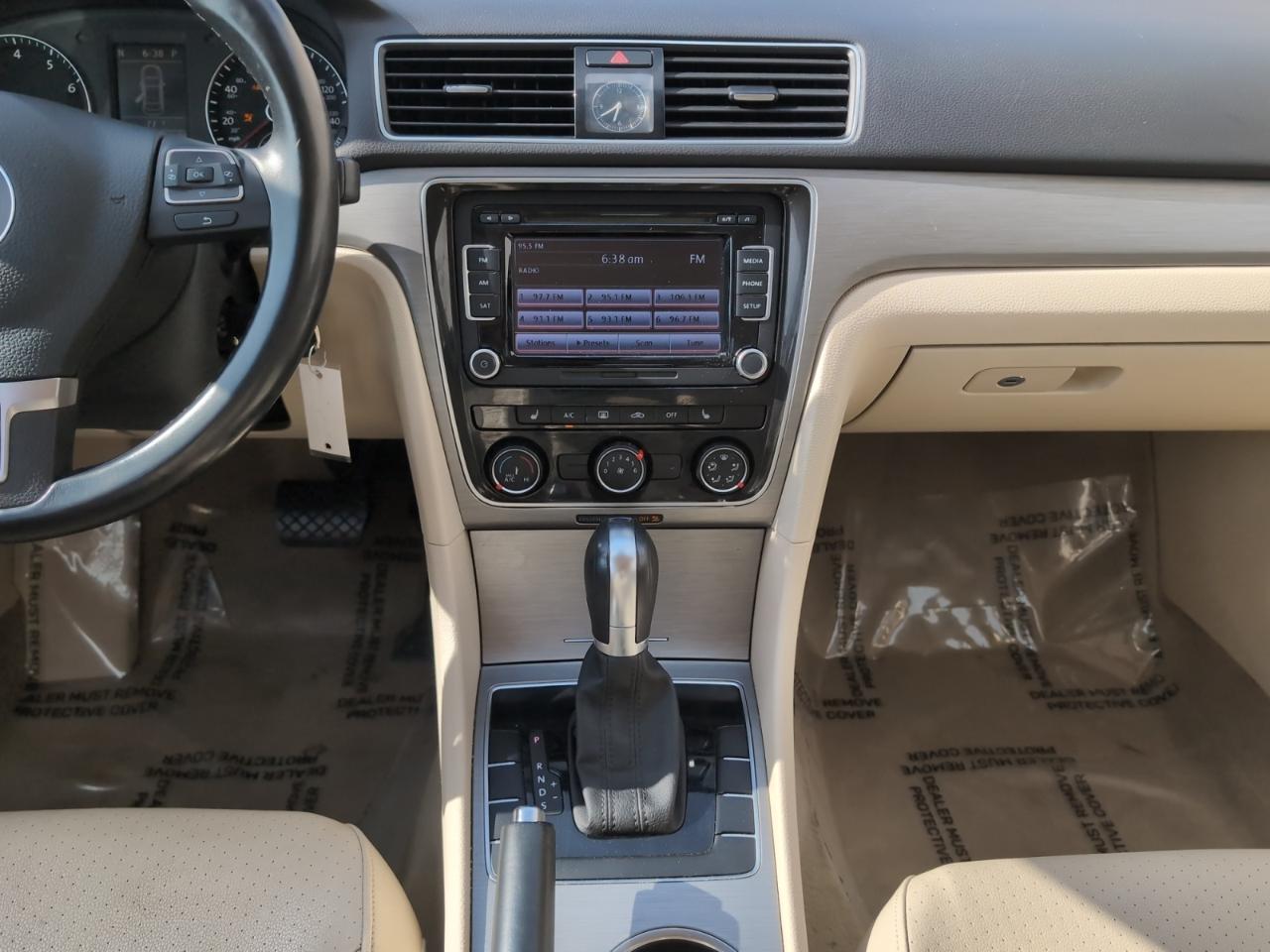 Volkswagen Passat 4dr Sdn 1.8T Auto SE 2014