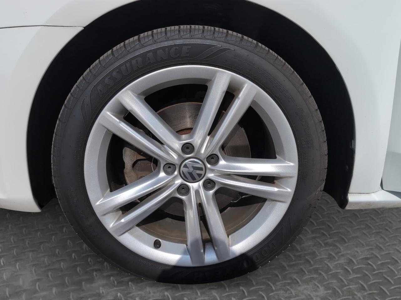 Volkswagen Passat 4dr Sdn 1.8T Auto SE 2014