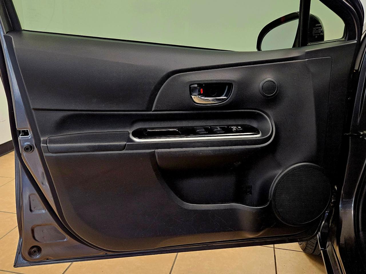 Toyota Prius c  2015