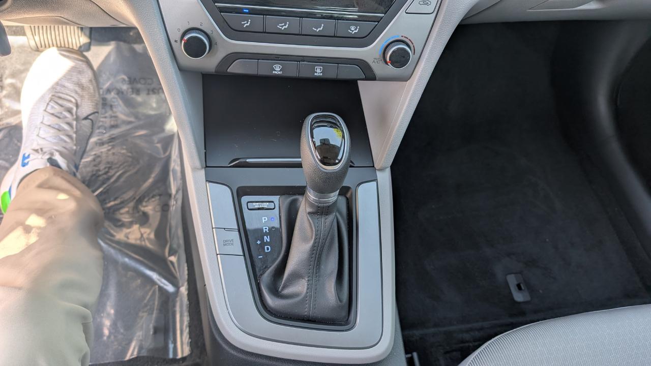 Hyundai Elantra SE 2.0L Auto (Alabama) 2017