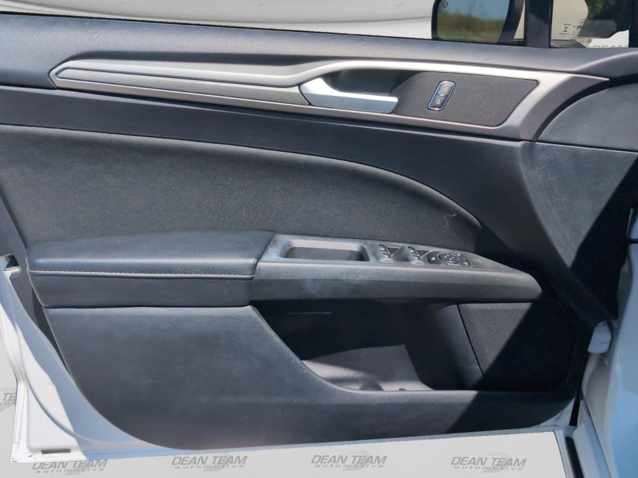 Ford Fusion SE FWD 2020