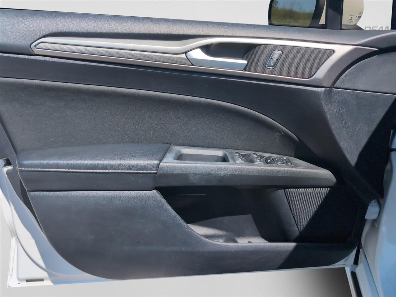 Ford Fusion SE FWD 2020
