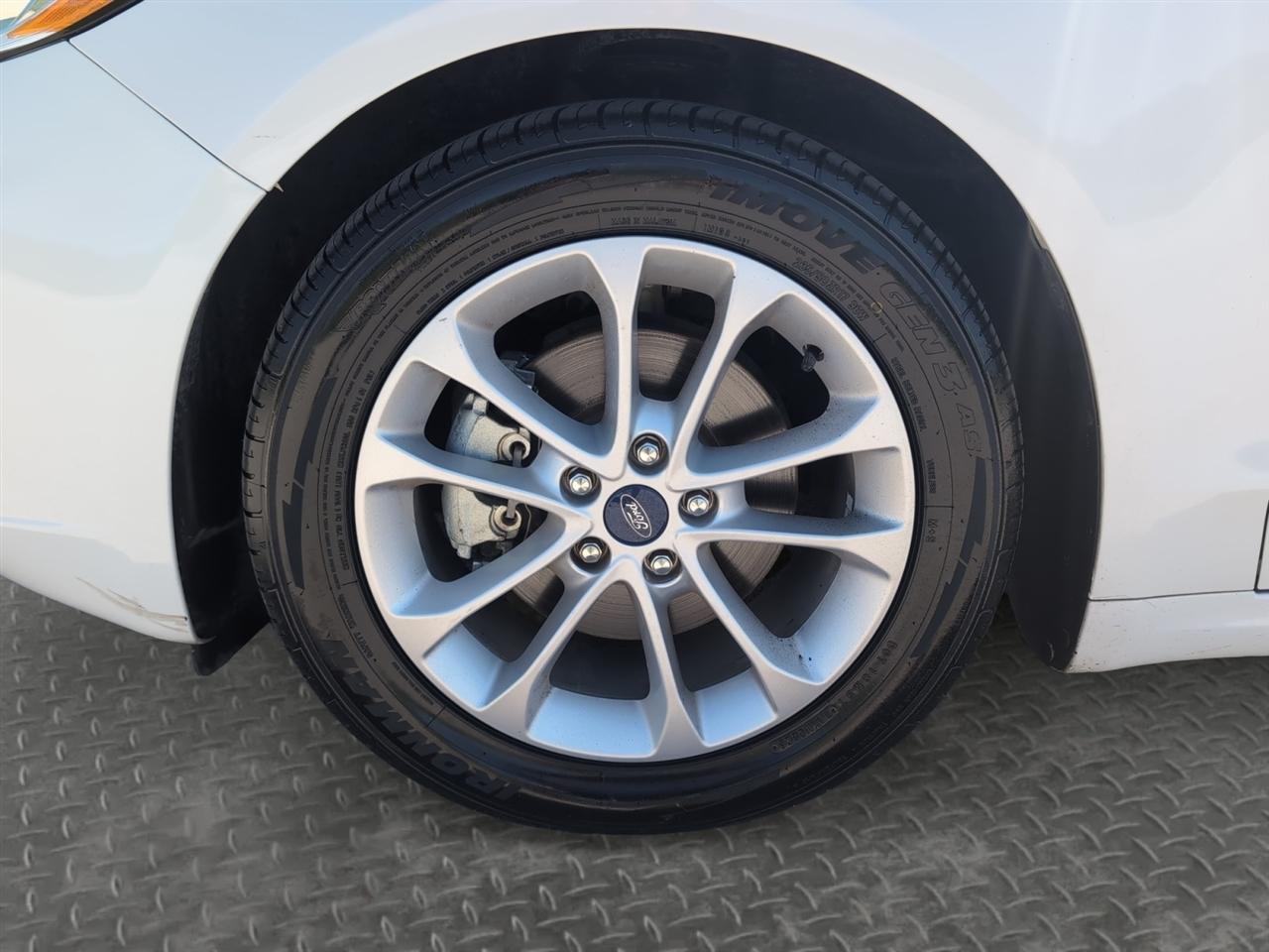 Ford Fusion SE FWD 2020
