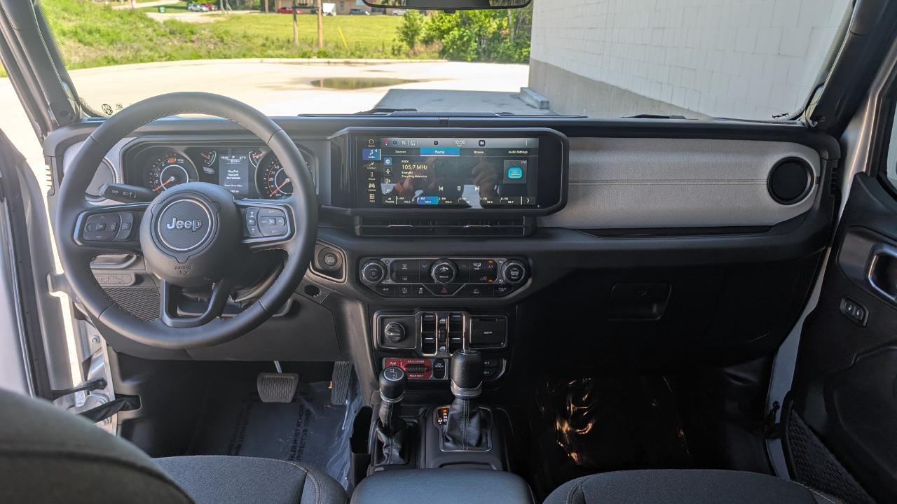 Jeep Wrangler Willys 4 Door 4x4 2024