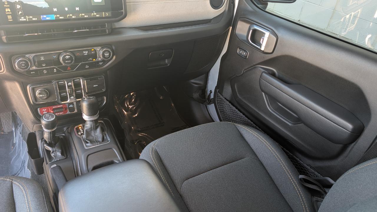 Jeep Wrangler Willys 4 Door 4x4 2024