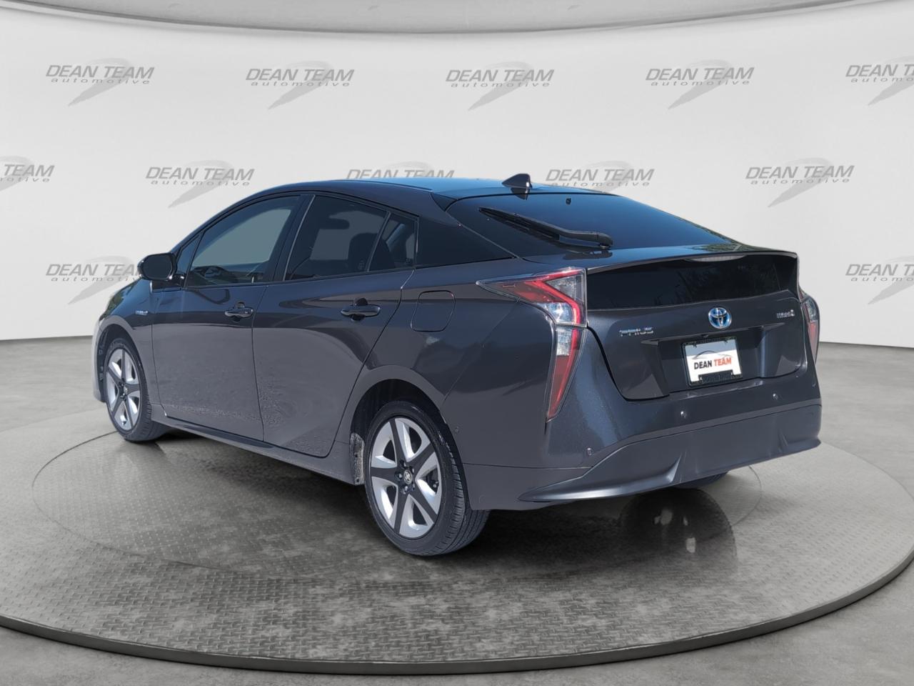 Toyota Prius Three Touring 2017