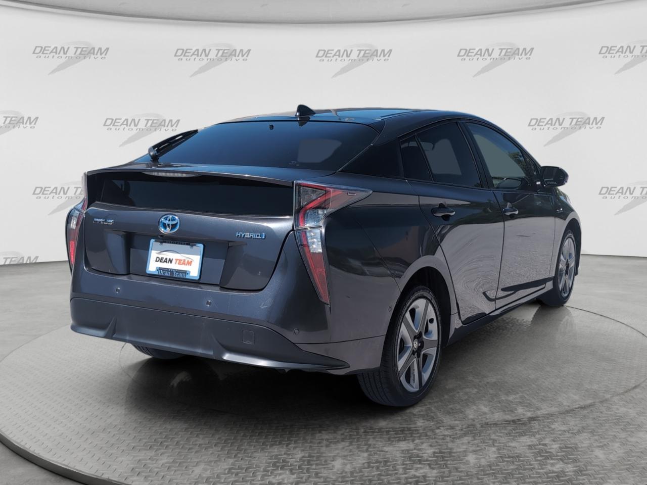Toyota Prius Three Touring 2017