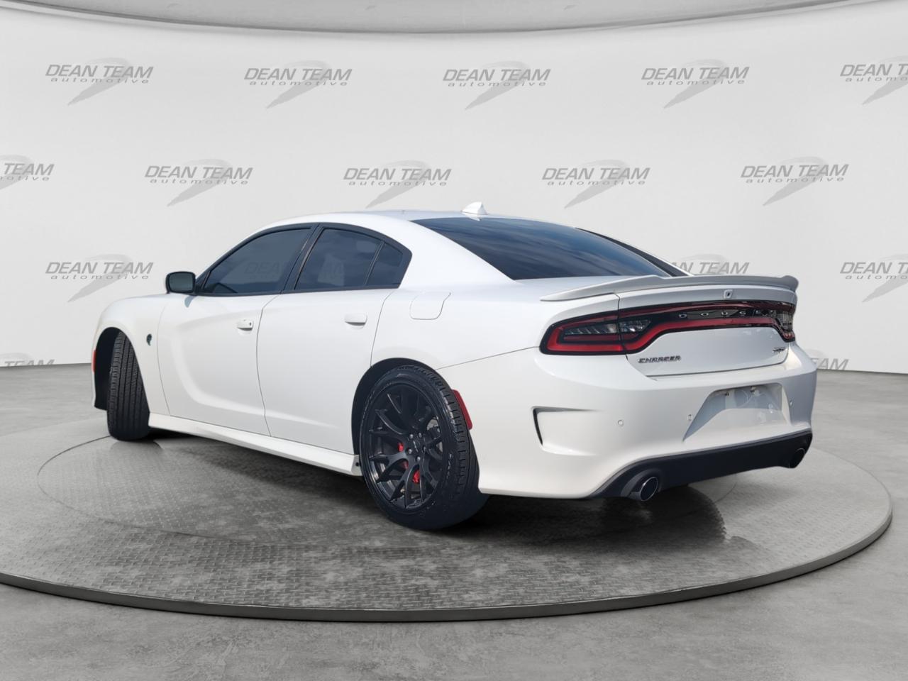 Dodge Charger 4dr Sdn SRT Hellcat RWD 2016