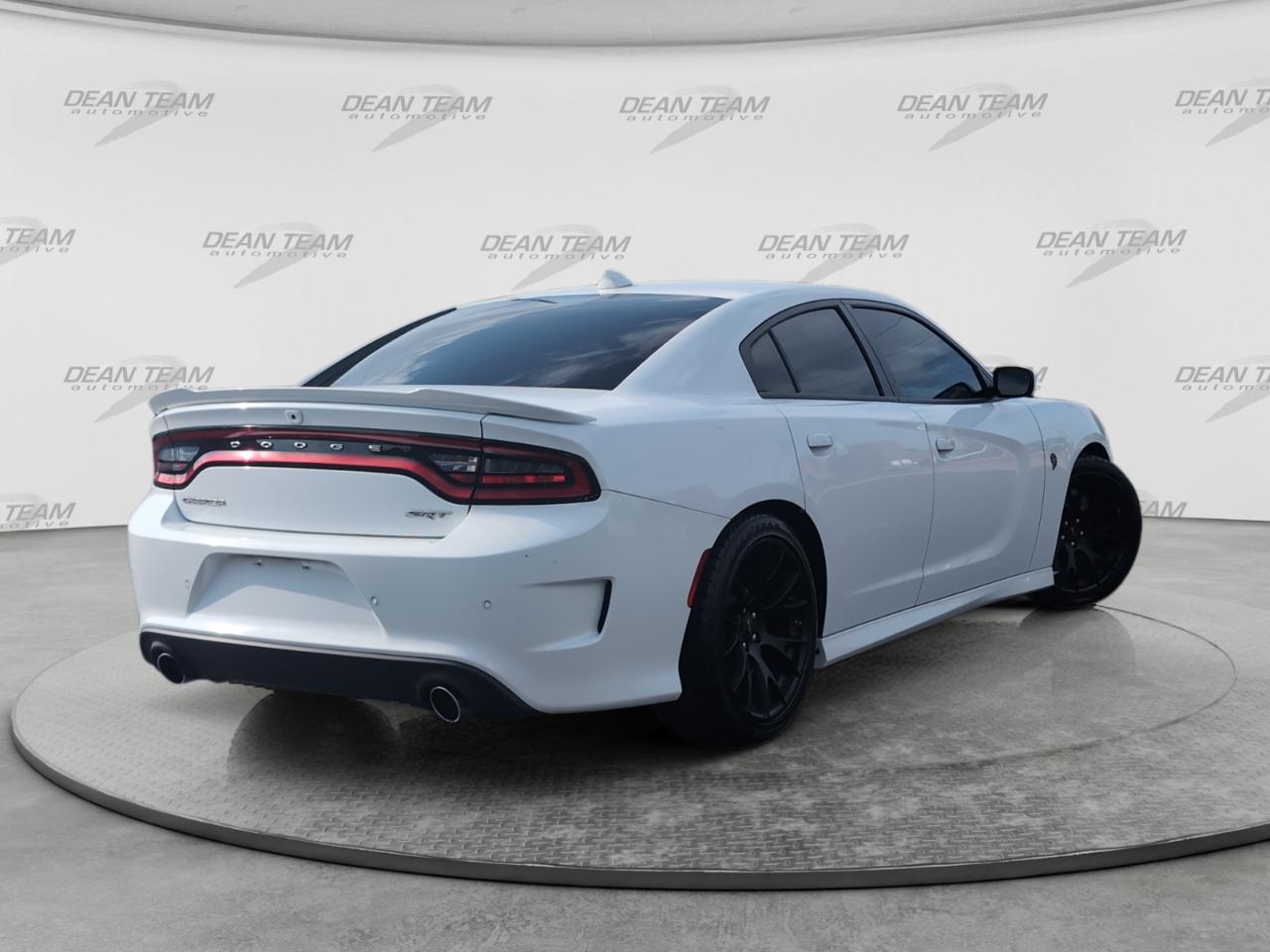 Dodge Charger 4dr Sdn SRT Hellcat RWD 2016