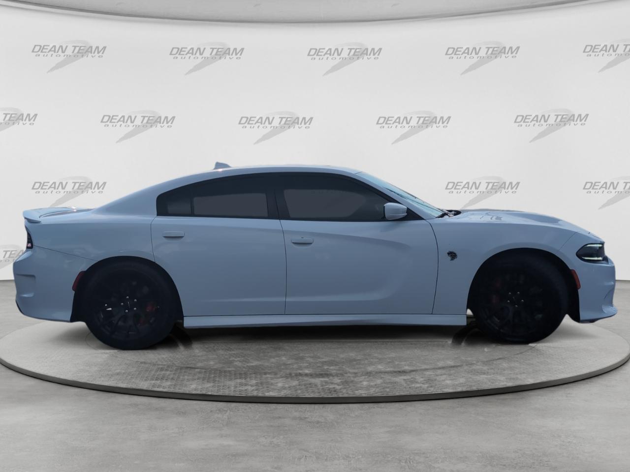 Dodge Charger 4dr Sdn SRT Hellcat RWD 2016