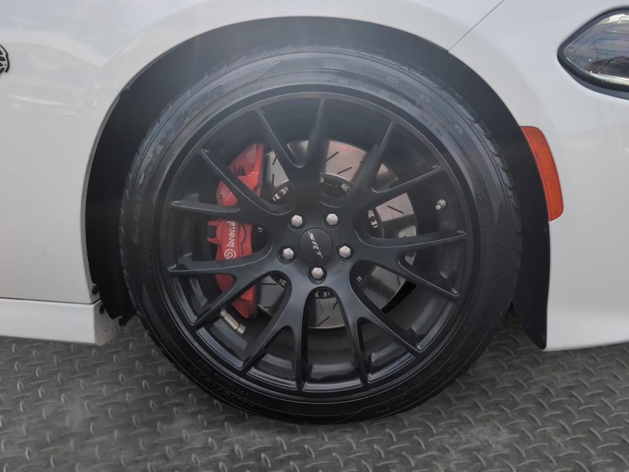 Dodge Charger 4dr Sdn SRT Hellcat RWD 2016