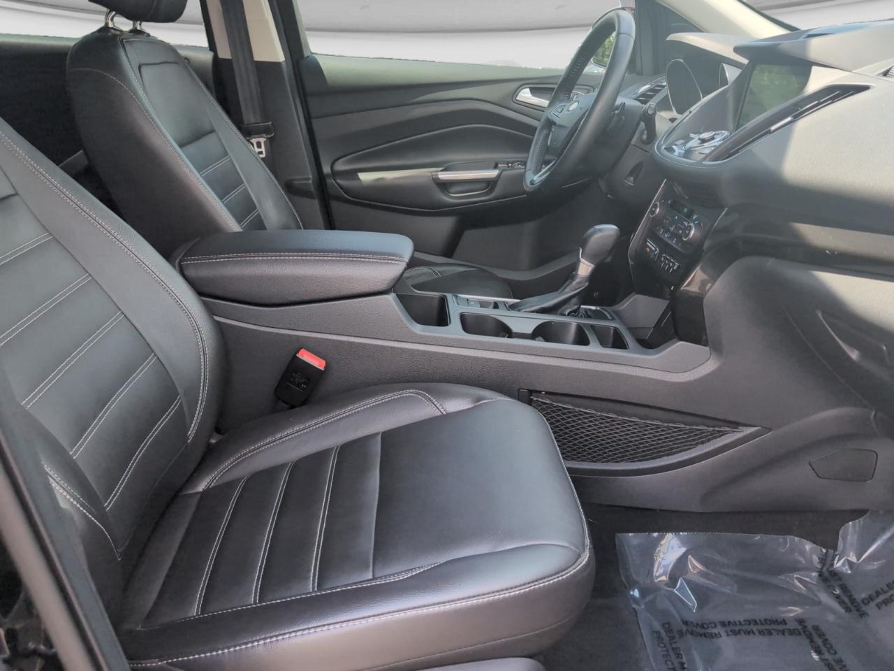 Ford Escape Titanium 4WD 2017
