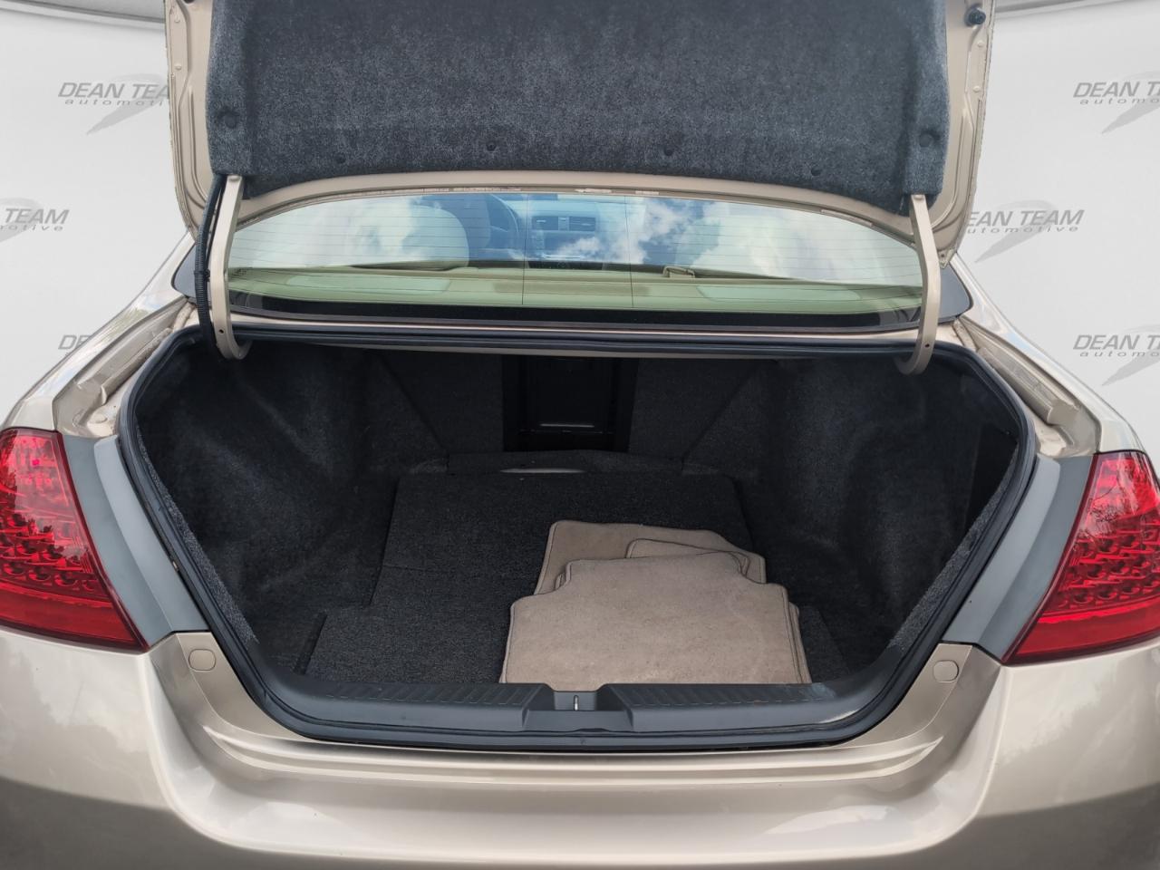 Honda Accord Sdn LX V6 AT 2006