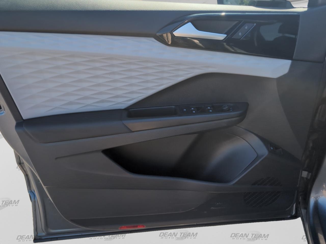 Volkswagen Taos S FWD 2022