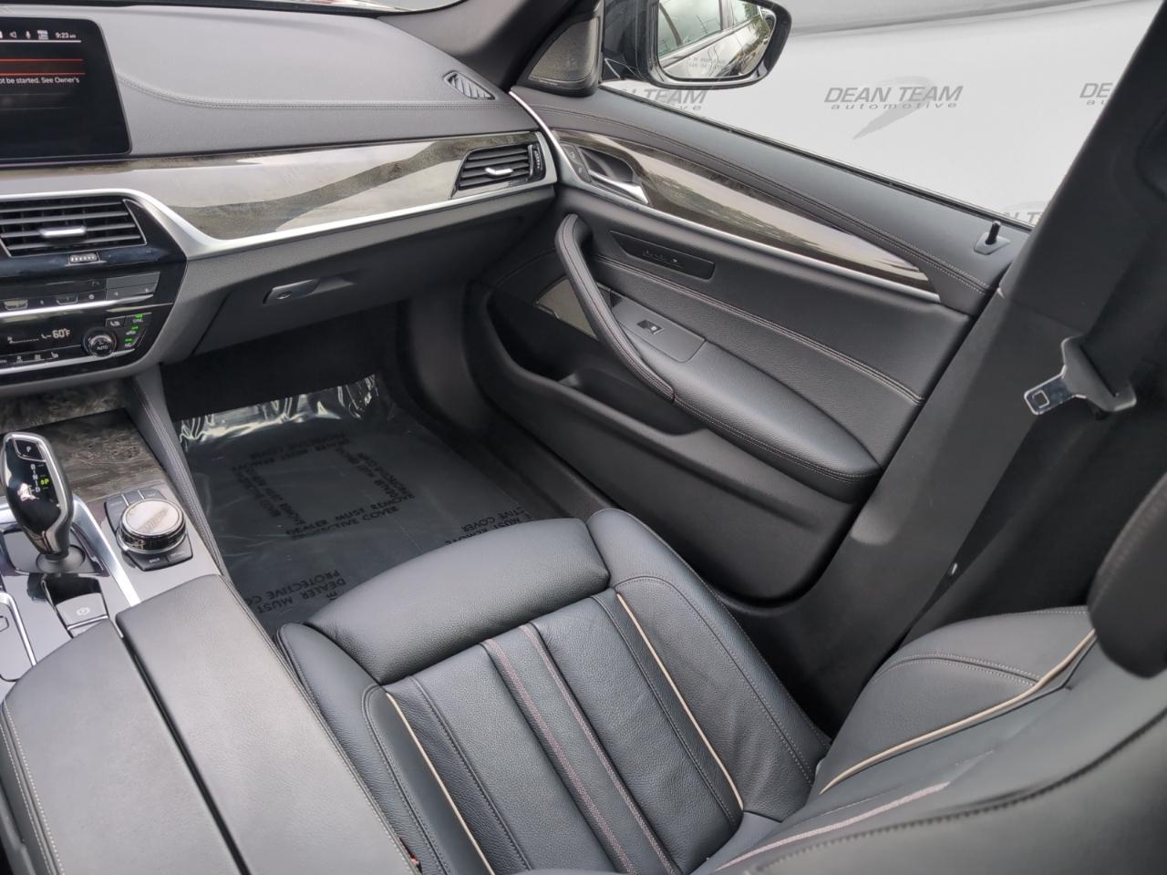 BMW 5 Series M550i xDrive Sedan 2022