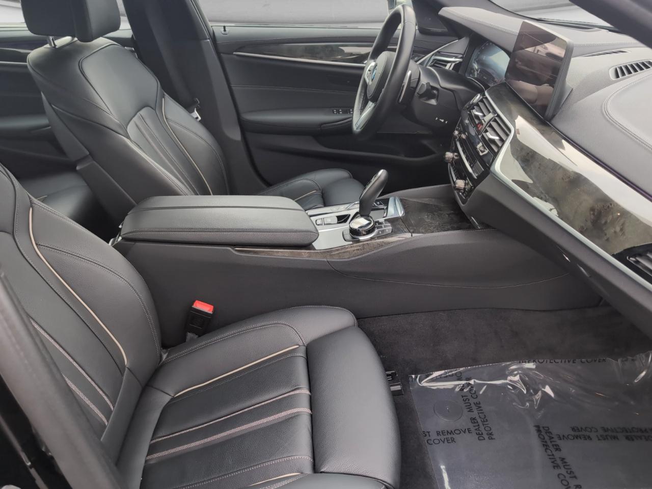 BMW 5 Series M550i xDrive Sedan 2022