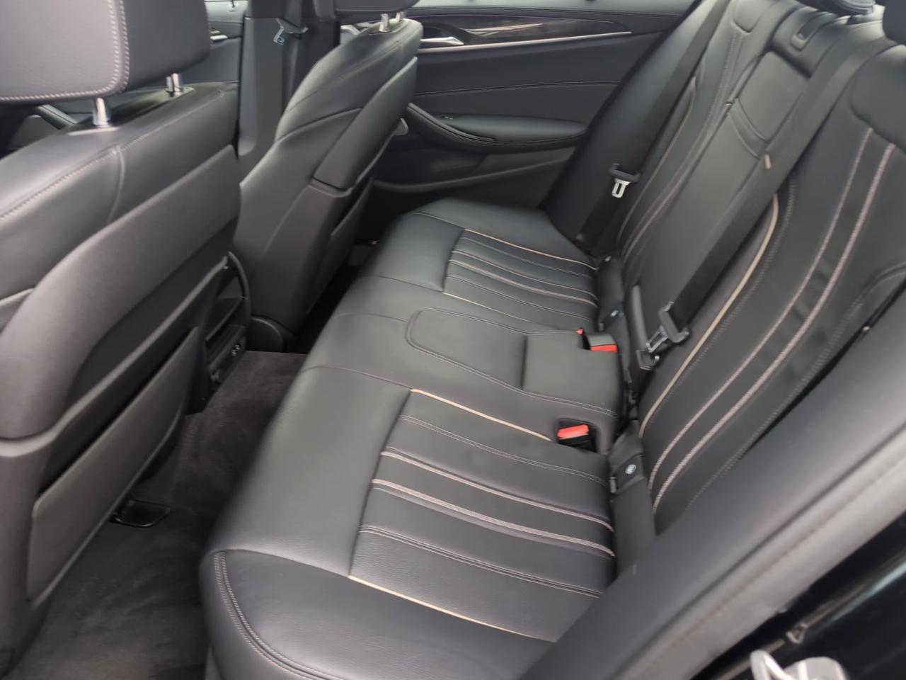 BMW 5 Series M550i xDrive Sedan 2022
