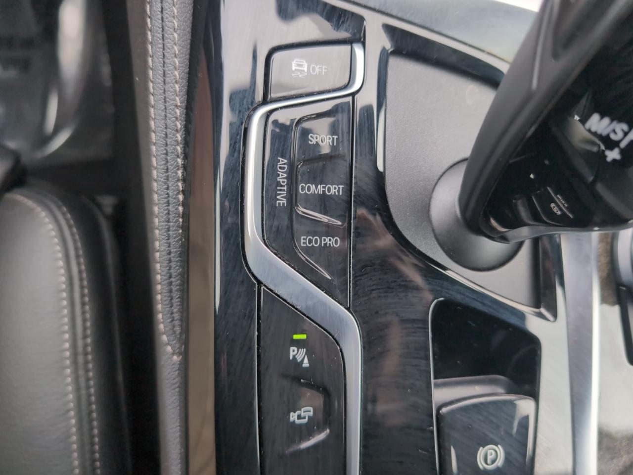 BMW 5 Series M550i xDrive Sedan 2022