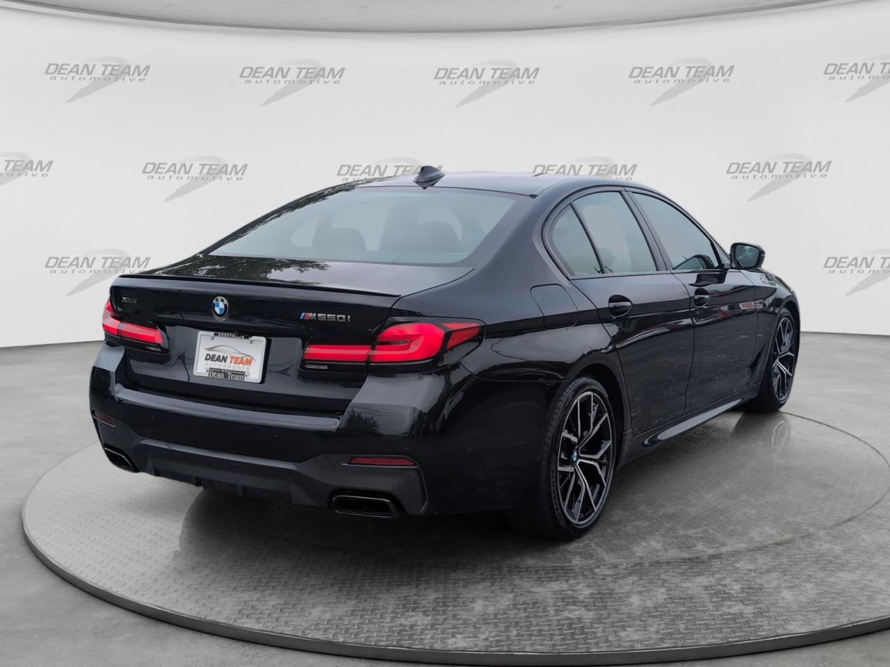 BMW 5 Series M550i xDrive Sedan 2022