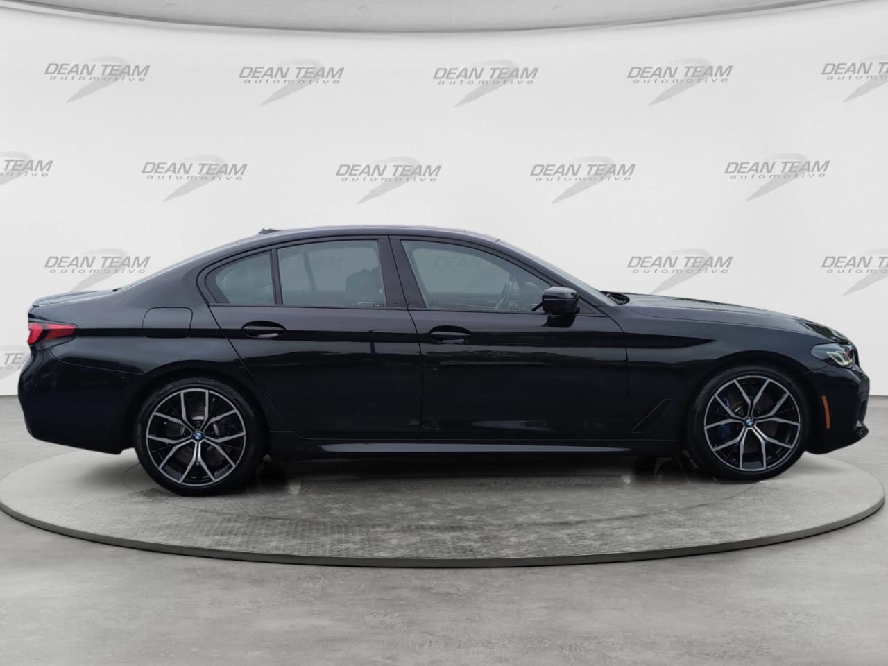 BMW 5 Series M550i xDrive Sedan 2022