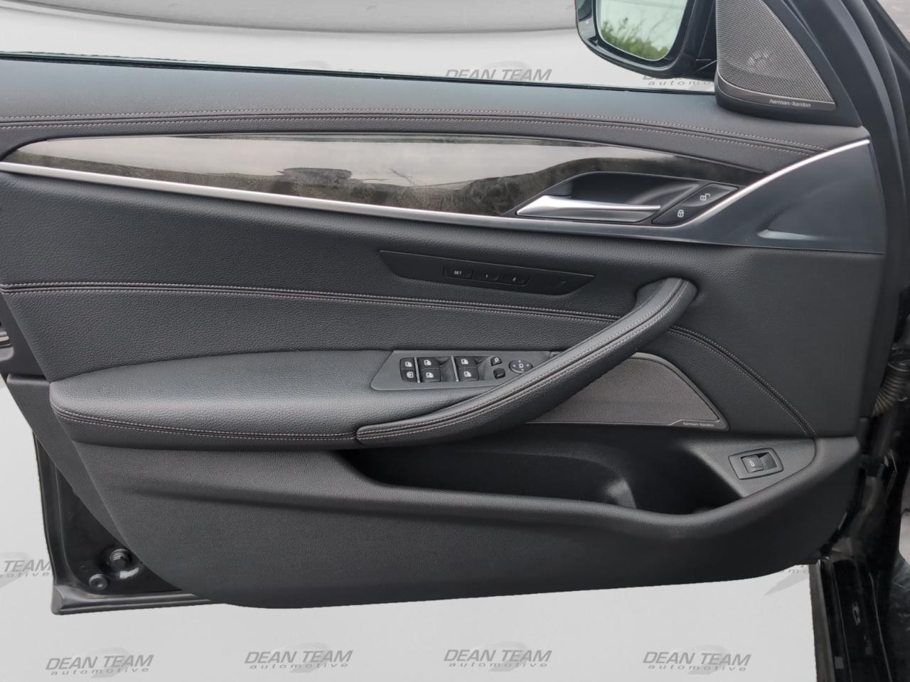 BMW 5 Series M550i xDrive Sedan 2022