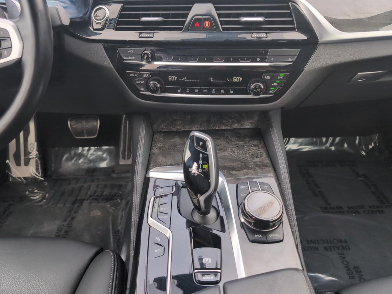 BMW 5 Series M550i xDrive Sedan 2022