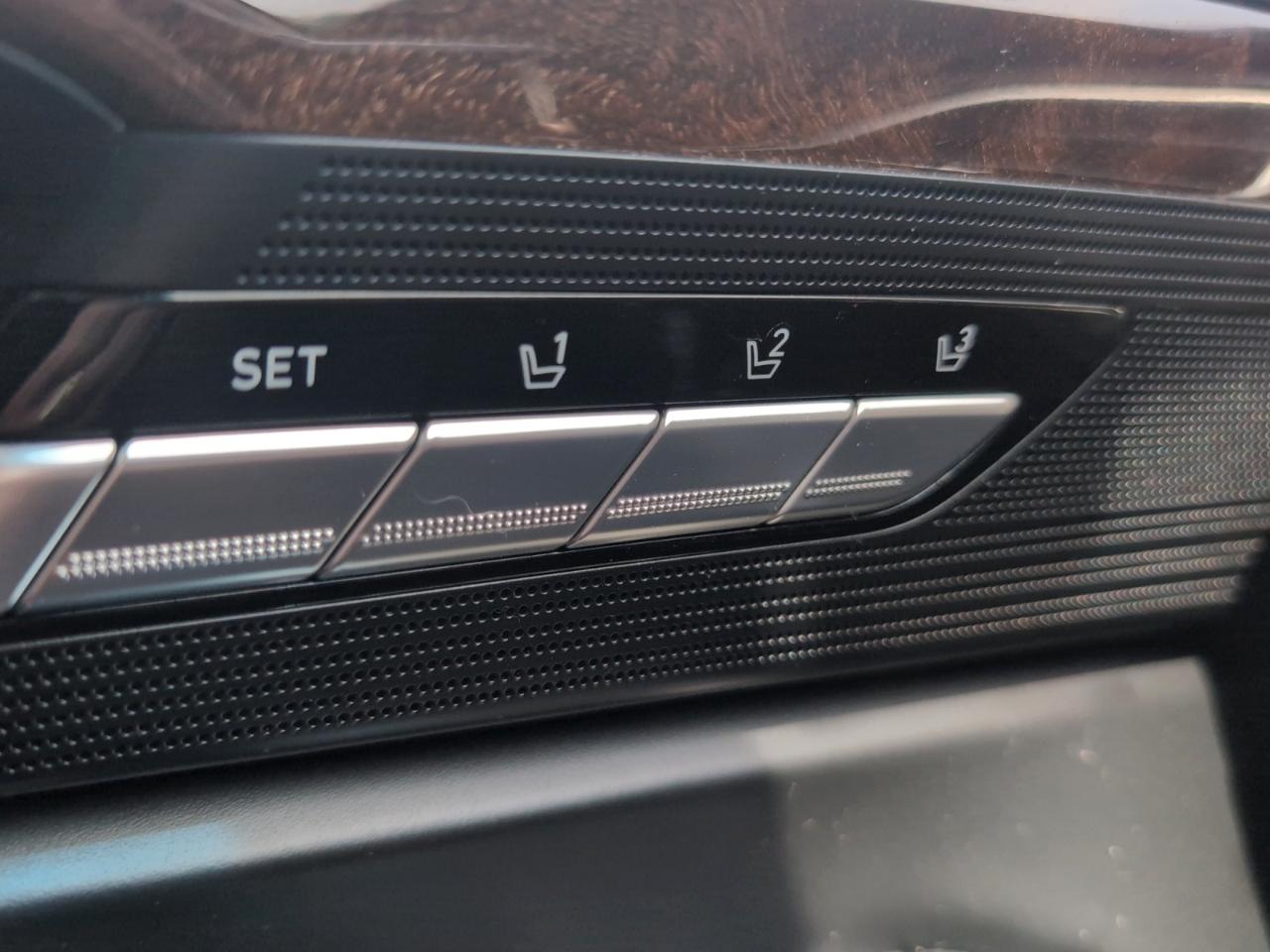 Genesis G90 3.3T Premium AWD 2019
