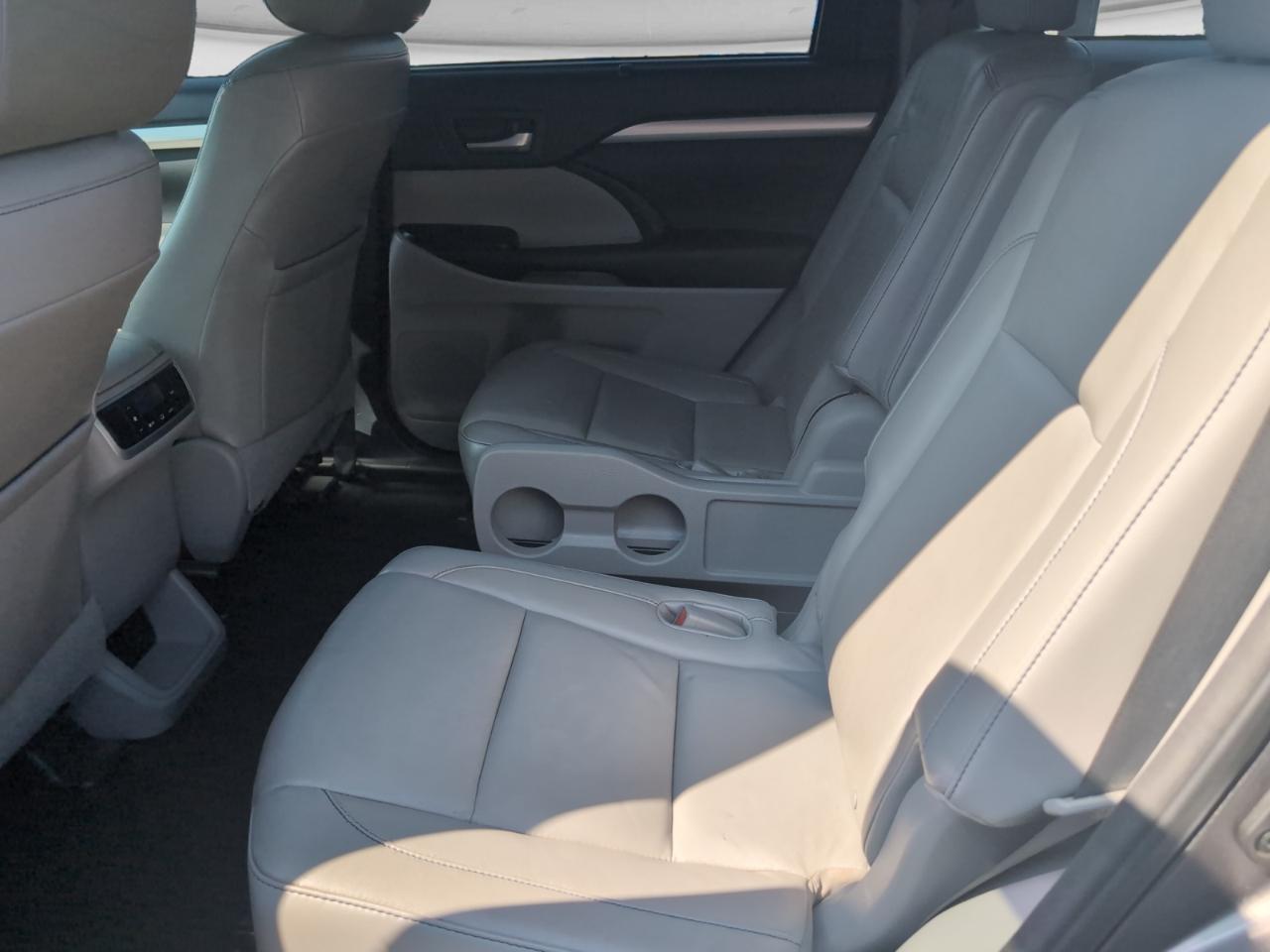 Toyota Highlander  2015
