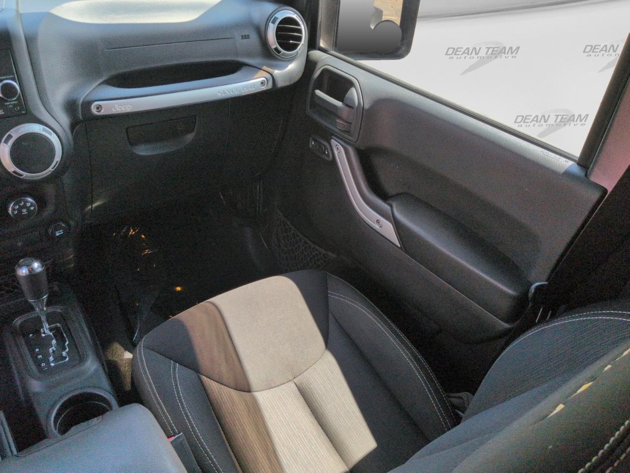 Jeep Wrangler 4WD 2dr Sahara 2014