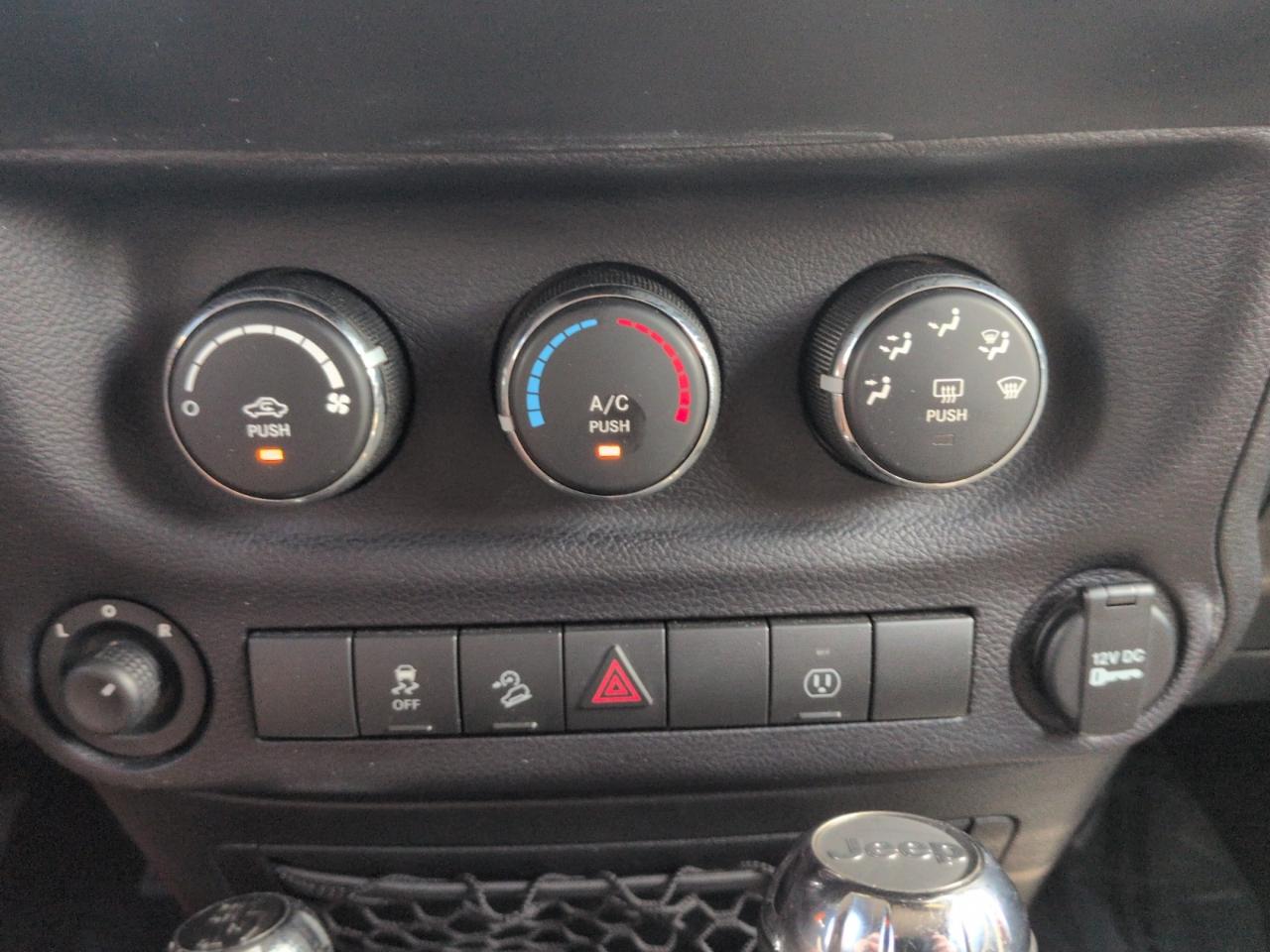 Jeep Wrangler 4WD 2dr Sahara 2014