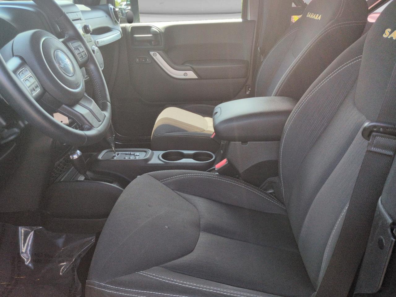Jeep Wrangler 4WD 2dr Sahara 2014