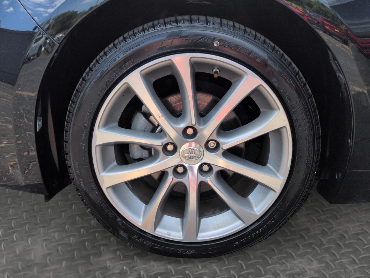 Toyota Avalon  2014