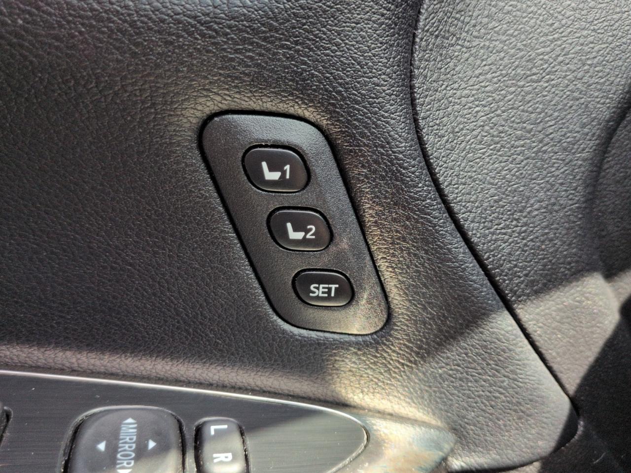 Toyota Avalon  2014