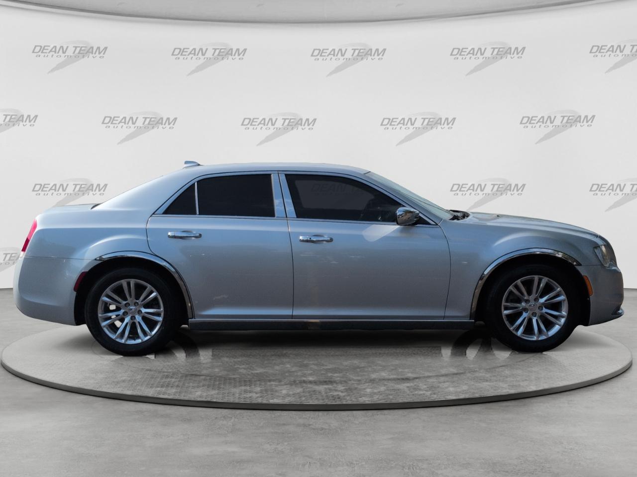 Chrysler 300 Touring RWD 2019